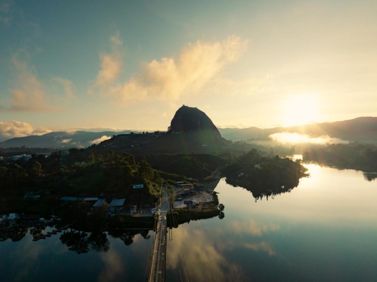 The Boato Hotel Guatapé Екстериор снимка Aerial view of Mount Warning