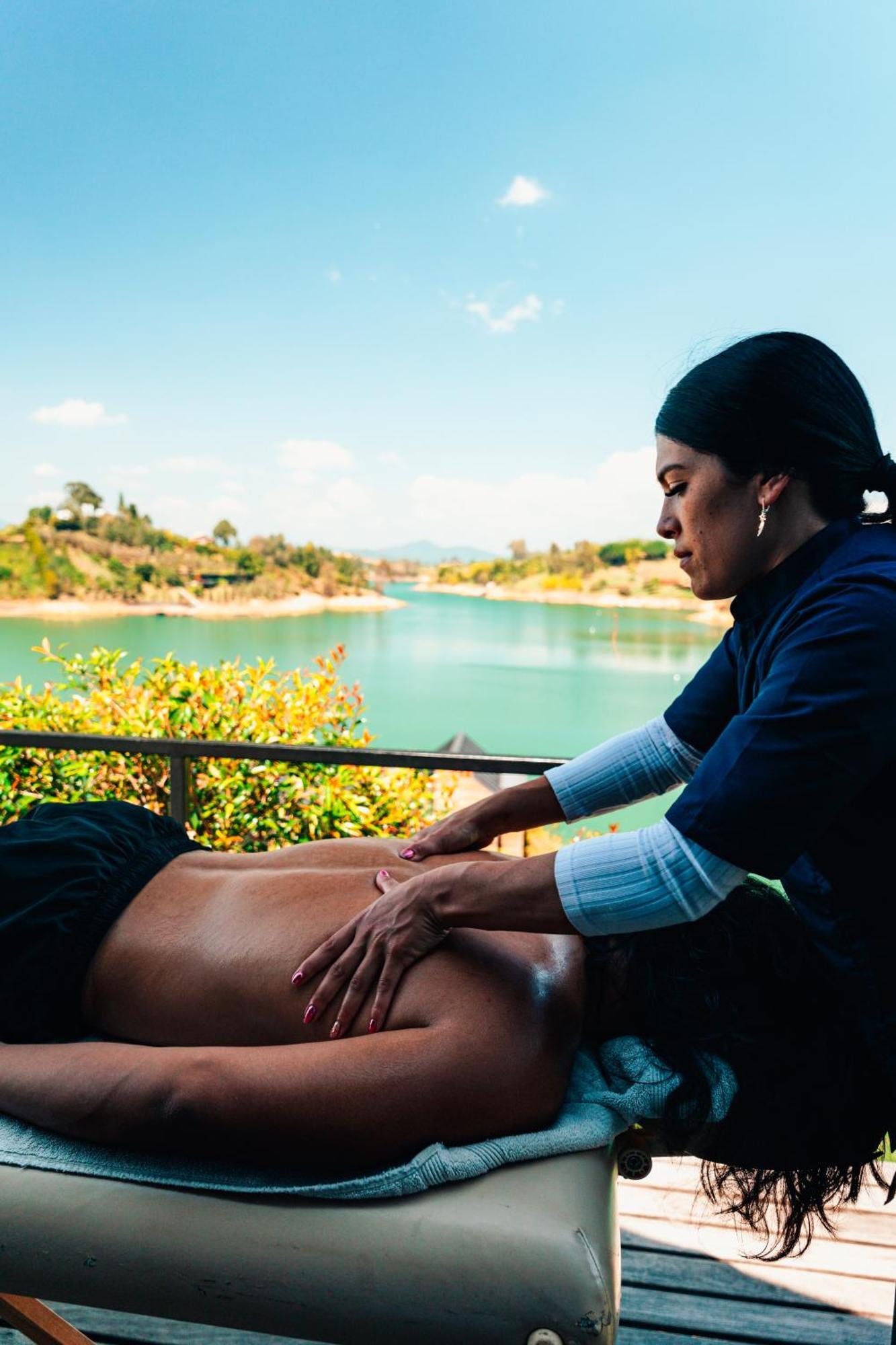 The Boato Hotel Guatapé Екстериор снимка Thai massage
