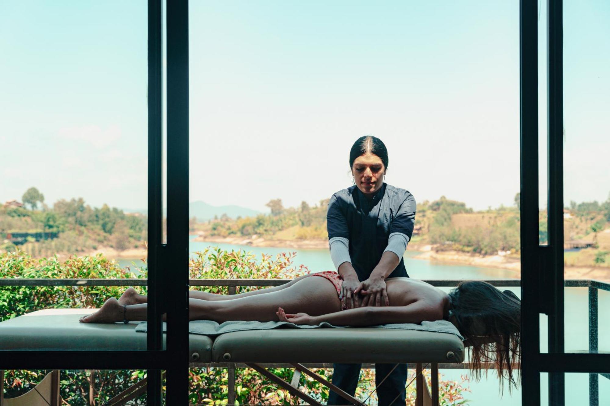 The Boato Hotel Guatapé Екстериор снимка Thai massage