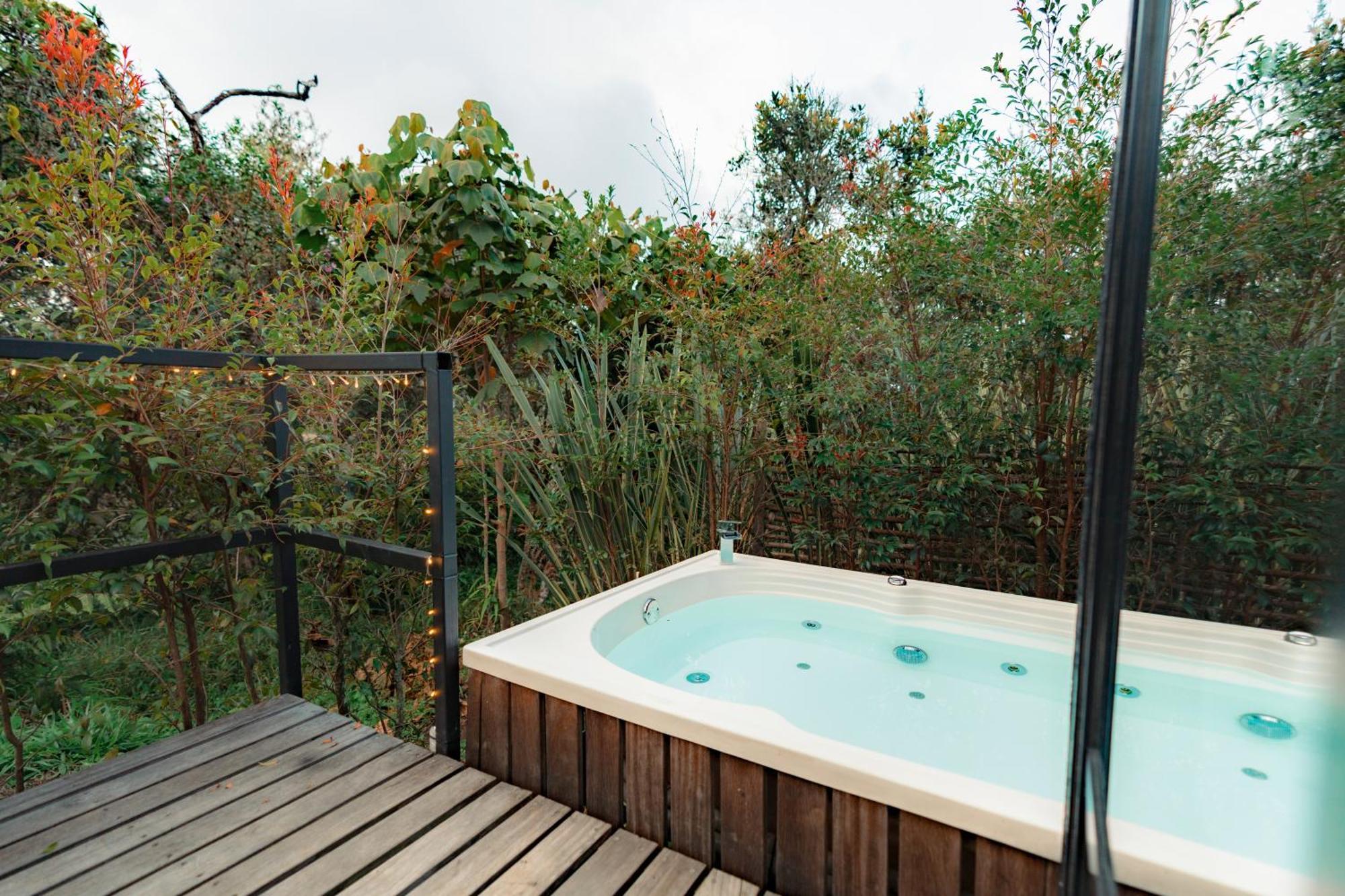 The Boato Hotel Guatapé Екстериор снимка A hot tub