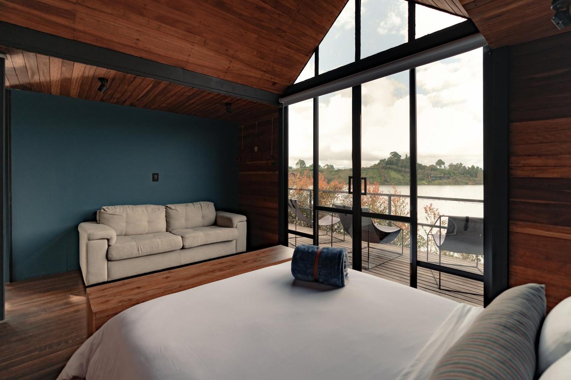 The Boato Hotel Guatapé Екстериор снимка A bedroom in a house